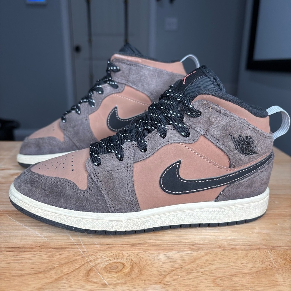 Jordan 1 'Earth Tone' | kids sz 2 | brown tan black | Like New - Picture 9 of 10
